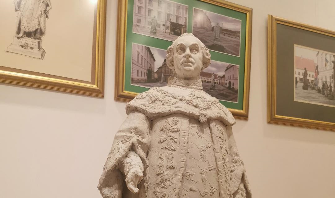 Sculptorul care va realiza statuia lui Brukenthal în Piața Mare: „Sibiul a fost și este un oraș foarte important pentru mine”