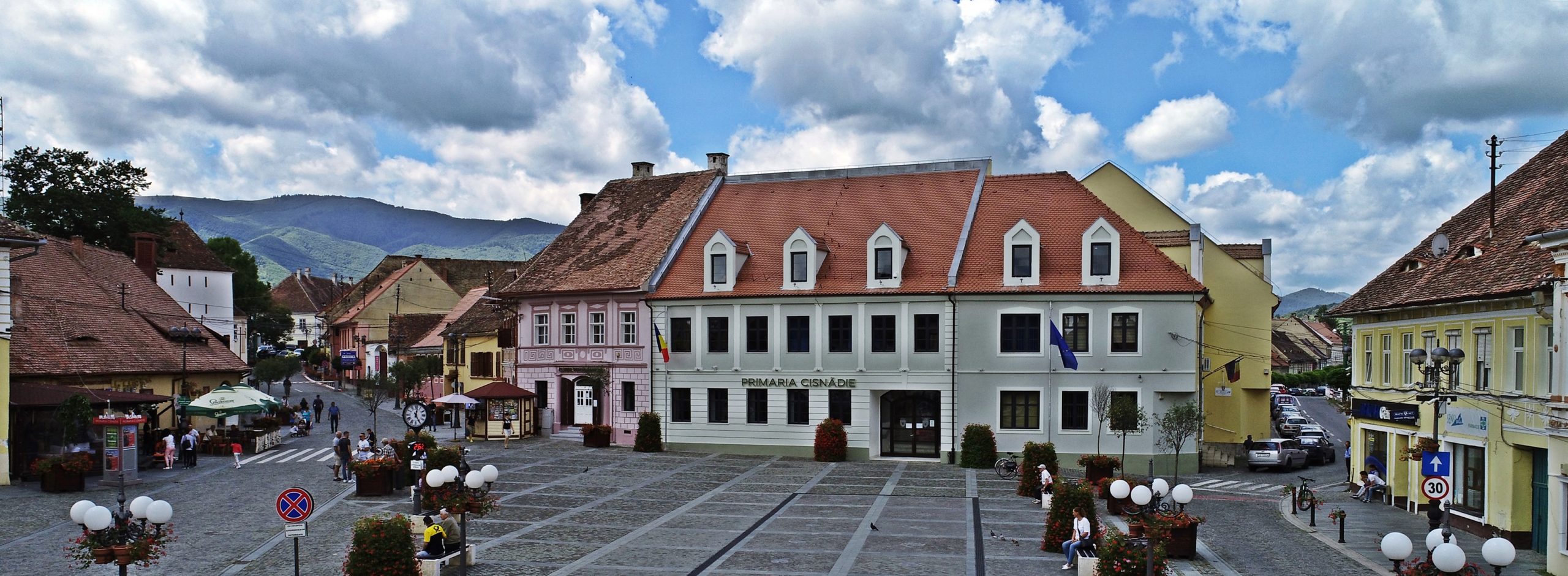 A început curățenia de primăvară. Cisnădienii reciclează și câștigă electrocasnice