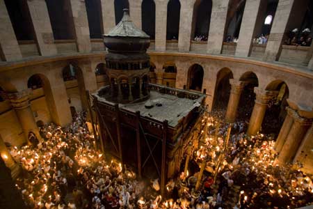 Lumina Sfântă de la Ierusalim ajunge sâmbătă în România