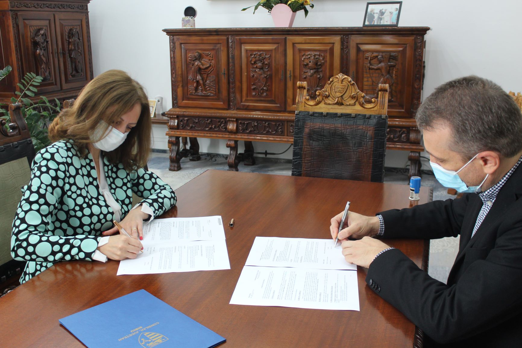 De Ziua Copilului, Consiliul Județean Sibiu a încheiat un protocol cu Asociația pentru Educație și Caritate