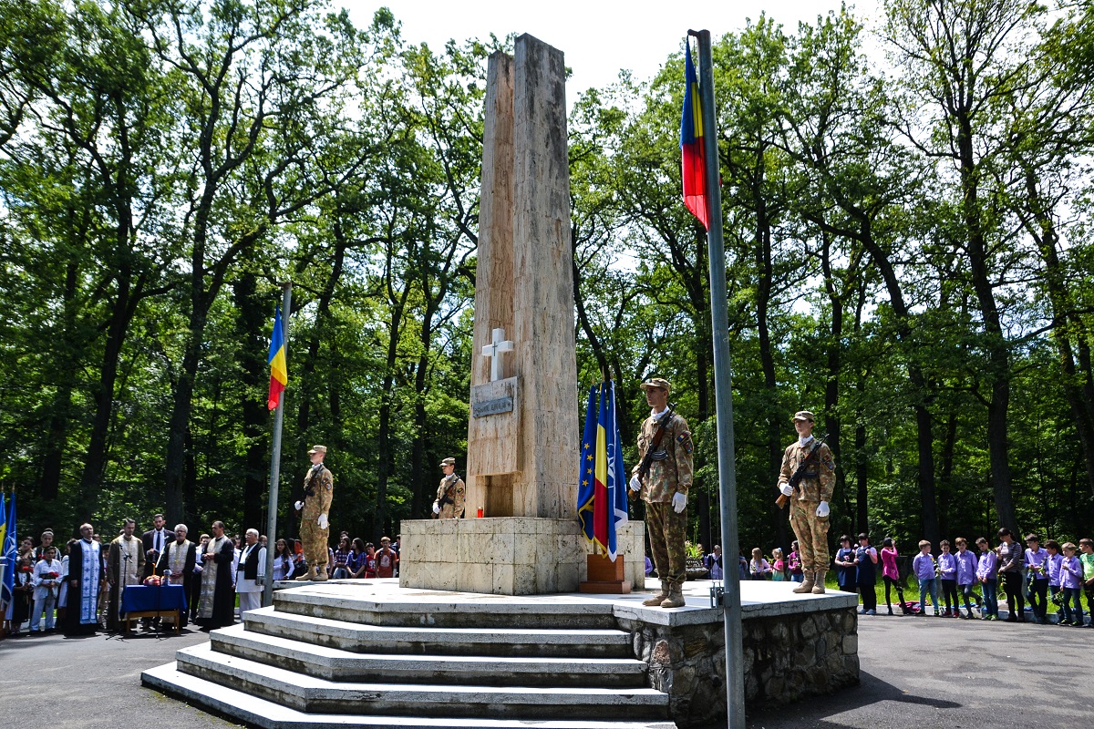 Ceremonii de depuneri de coroane în mai multe localități sibiene, de Ziua Eroilor
