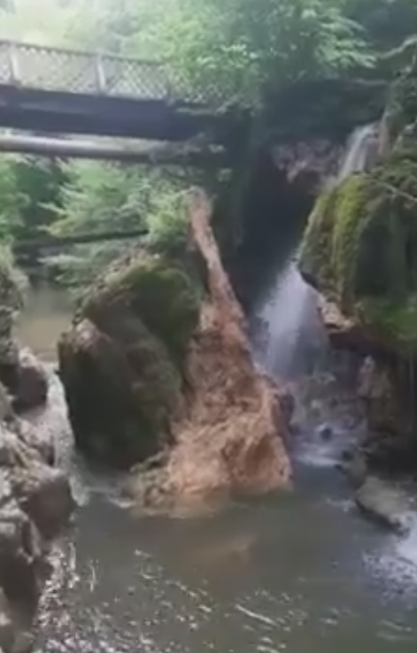 VIDEO| Cascada Bigăr s-a prăbușit