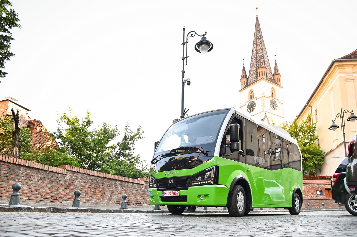 Au sosit în Sibiu minibuzele electrice pentru Linia Verde de transport în centrul istoric
