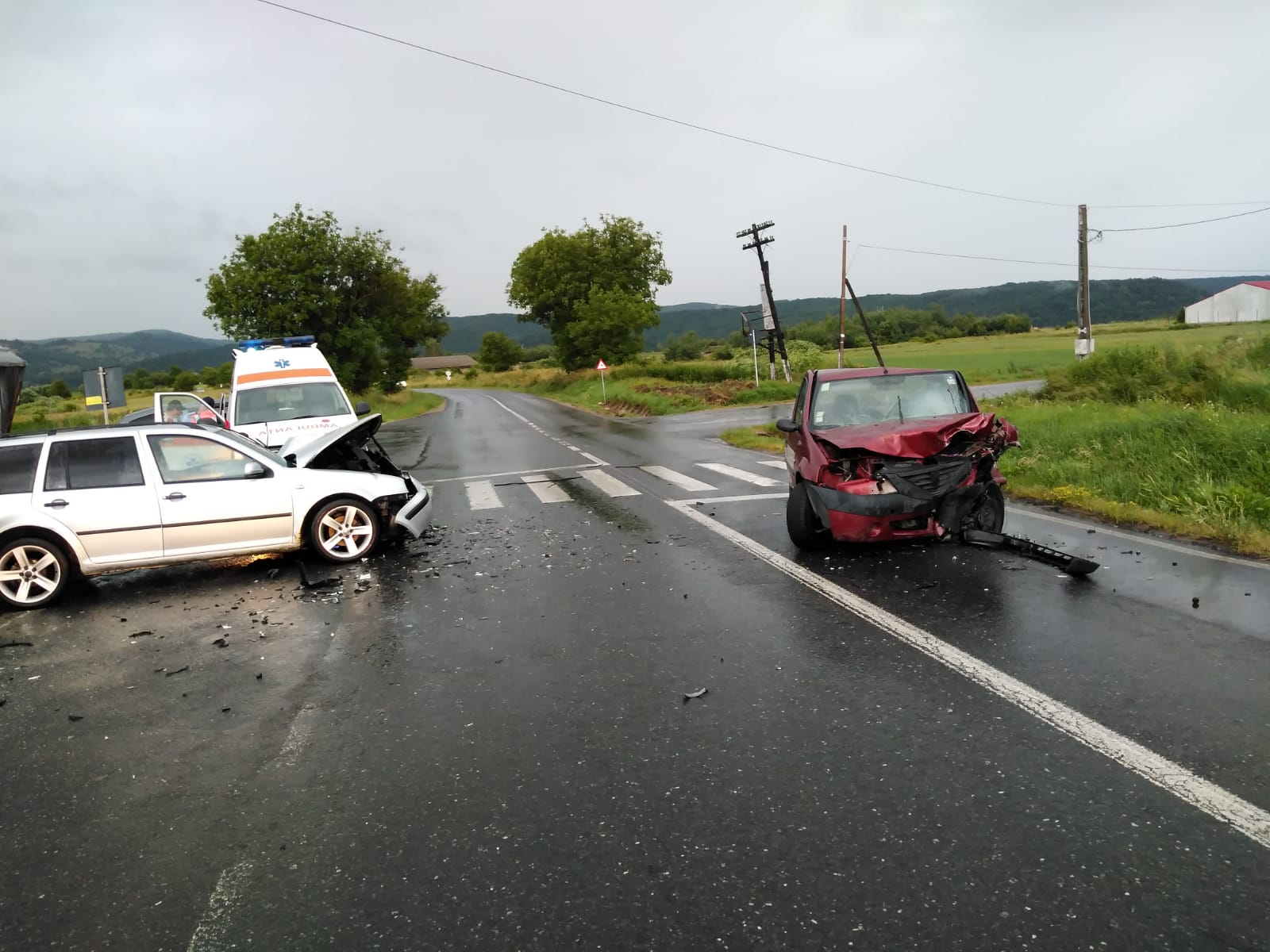 Accident în Cașolț. Doi bărbați, la spital