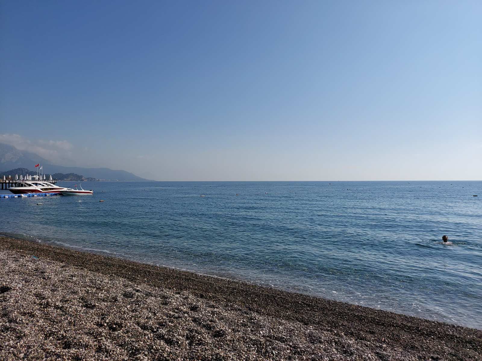 Studenții conștiincioși merg, gratuit, la mare sau la munte