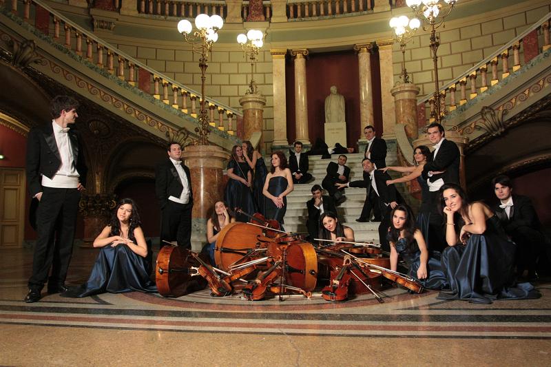 Actorul Robert Powell din „Iisus din Nazareth” și Camerata Regală, la Festivalul „Enescu” de la Sibiu