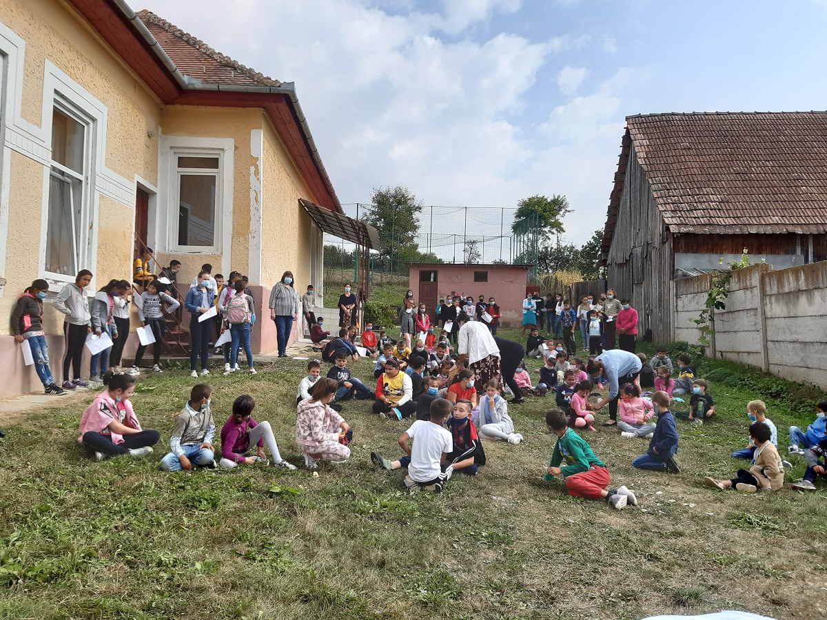 „Cei trei purceluși” ajung la copiii din Marpod și Tălmăcel