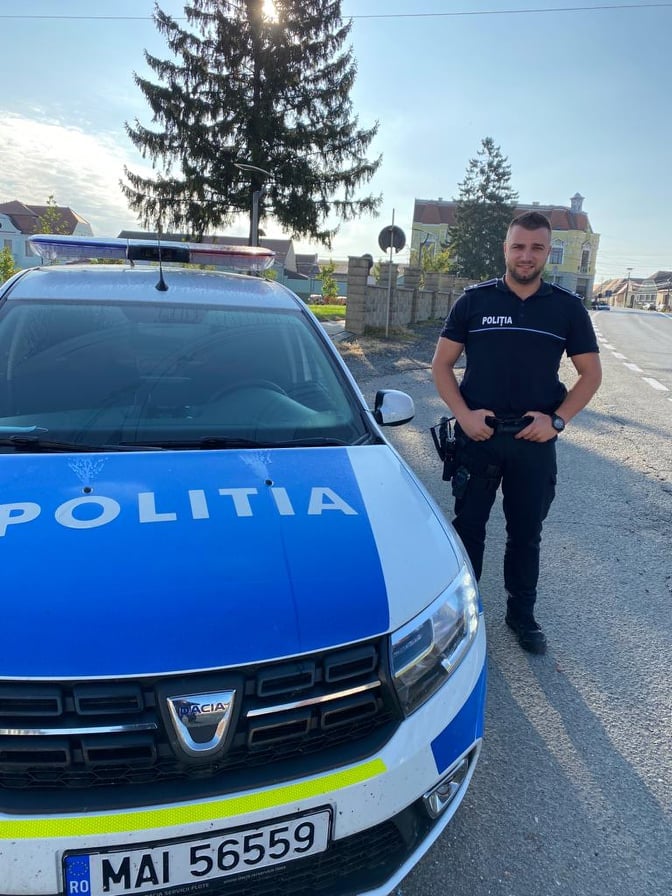 Șeful de post al Poliției Apoldu de Jos a intervenit la stingerea unui incendiu pe A1. IPJ Sibiu: „Și-a făcut datoria de om!”