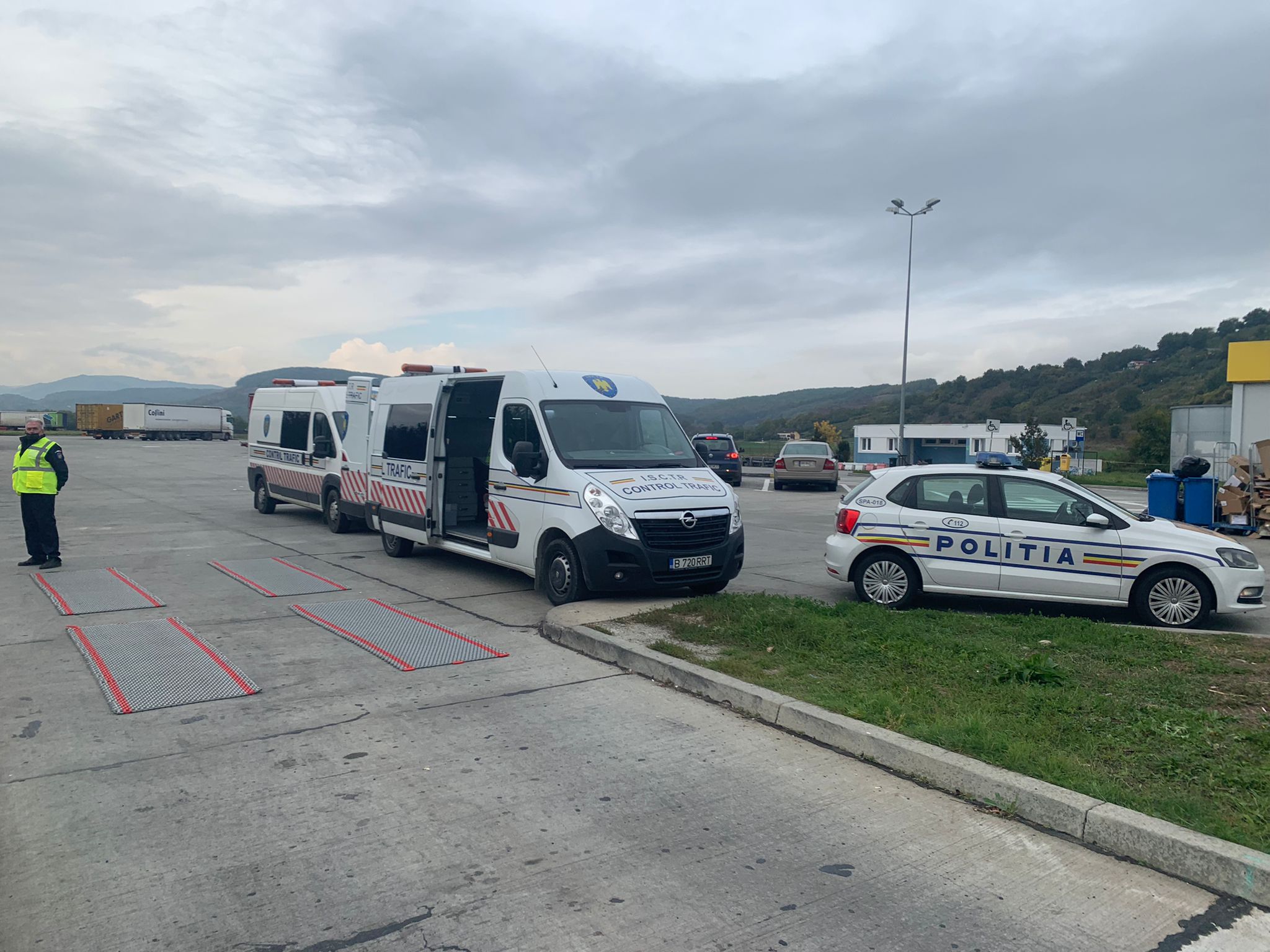Transportul public de persoane și de marfă, în atenția polițiștilor și a inspectorilor ISCTR. Amenzi de peste 300.000 de lei și 14 permise reținute