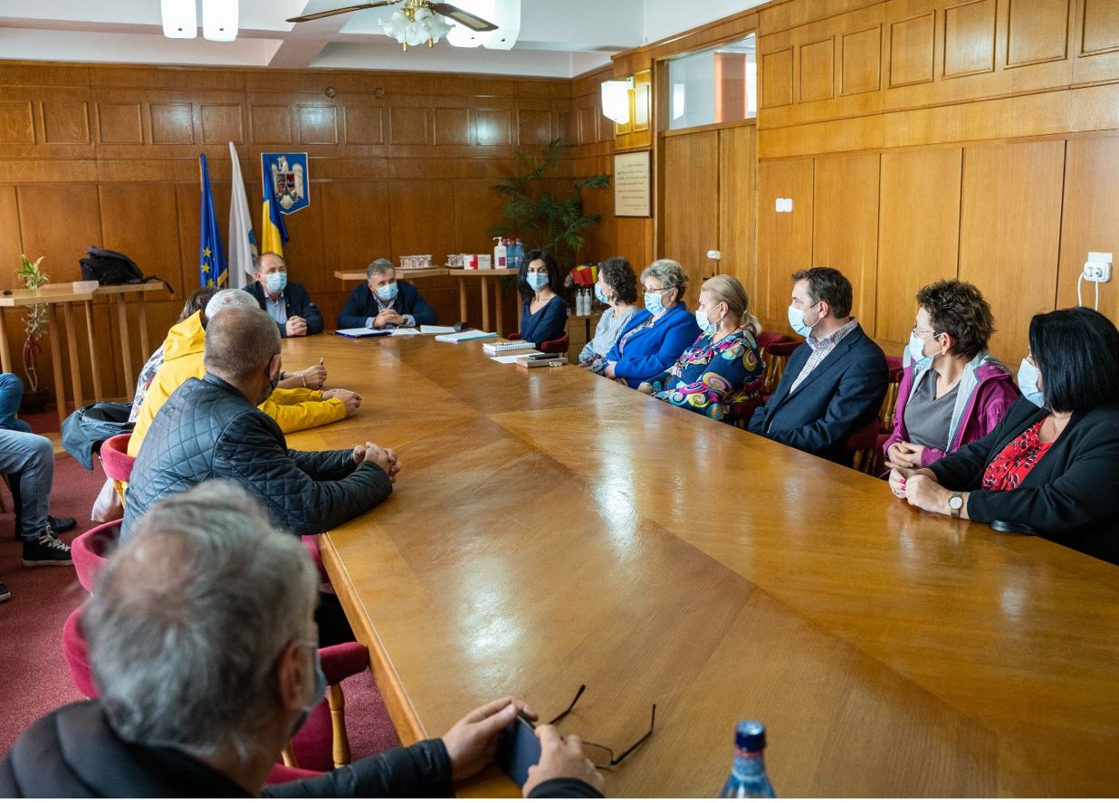 Aproape 6.000 de tablete și peste 370 de laptopuri vor ajunge în școlile din Mediaș, printr-un proiect cu fonduri europene
