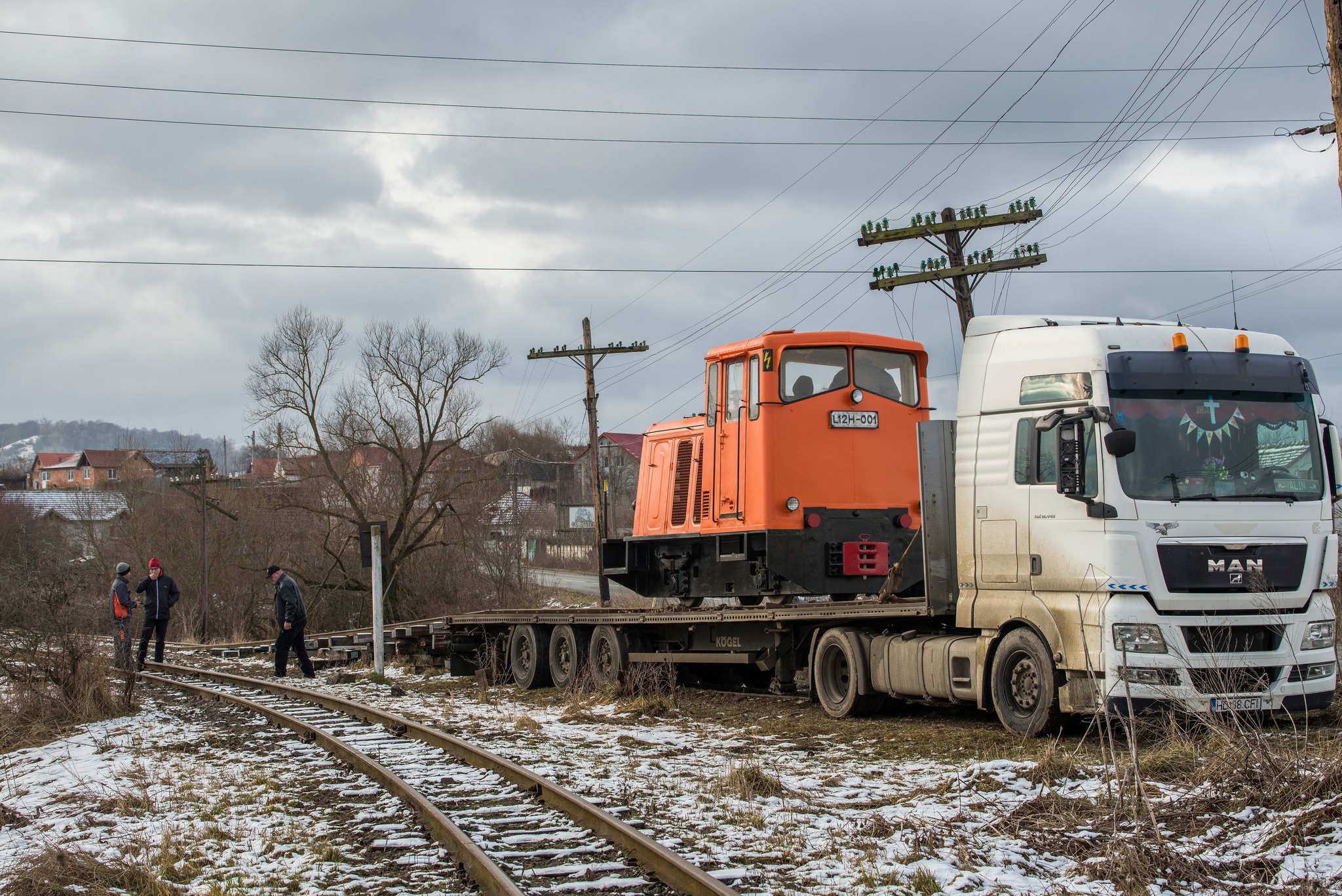 Moș Crăciun a venit cu TIR-ul la Mocănița de pe Valea Hârtibaciului