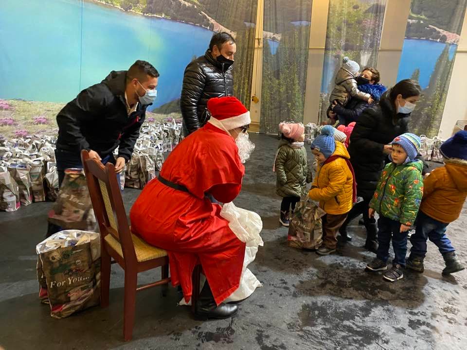 VIDEO| Moș Crăciun a venit mai devreme la elevii din Gura Râului