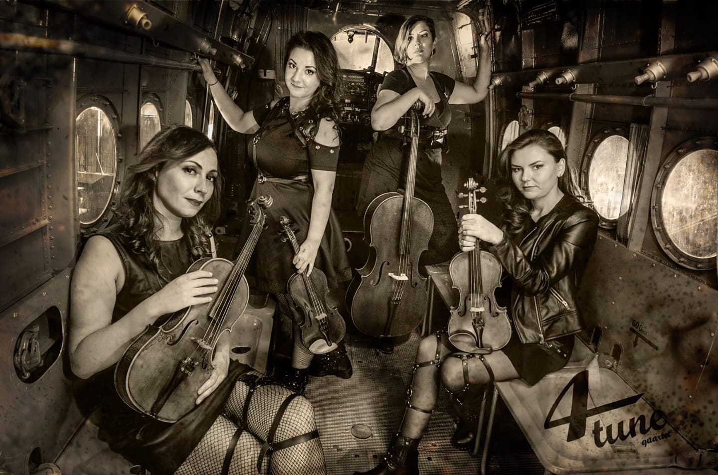 Bilete epuizate la Piano Rocks