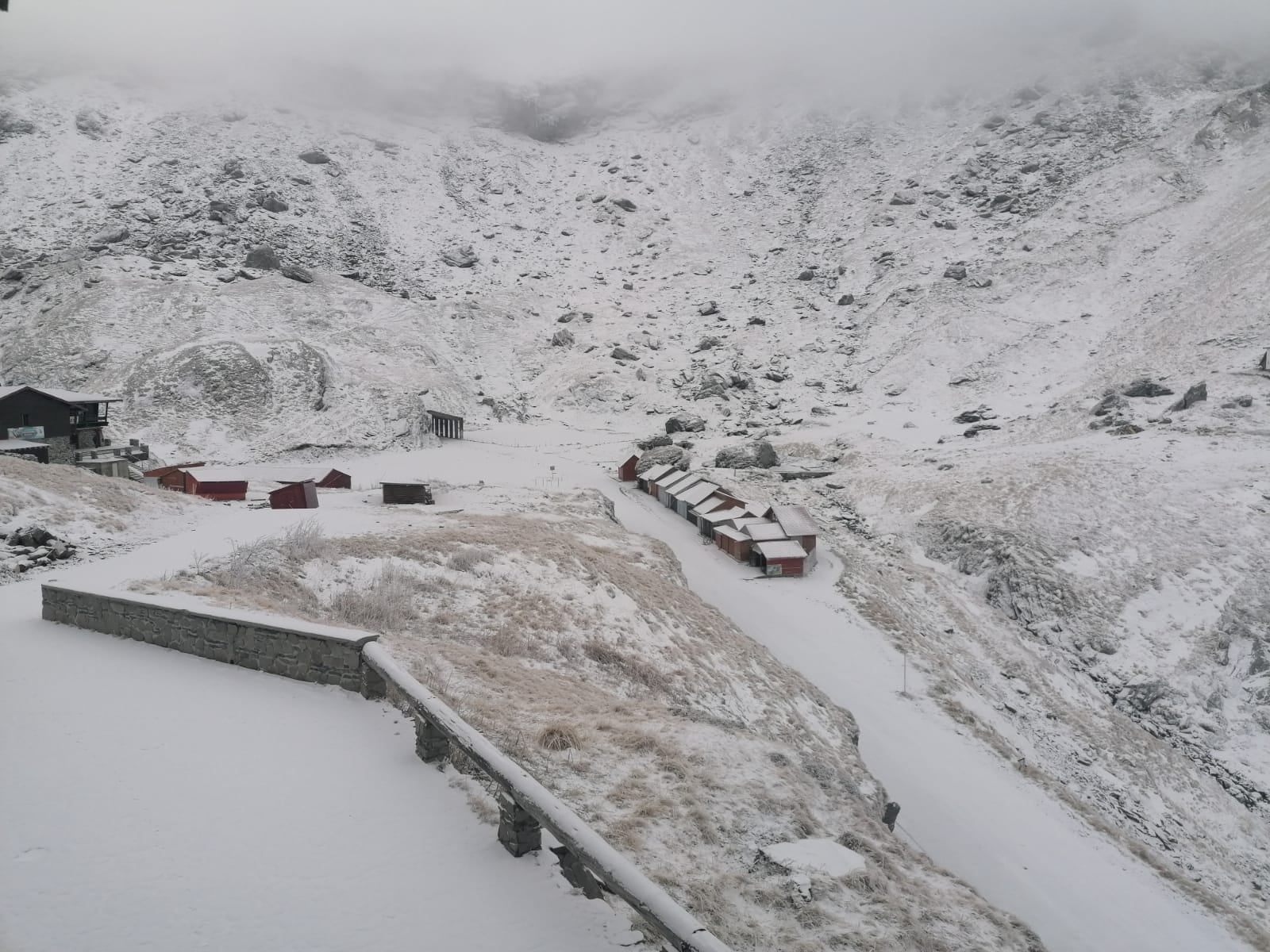 Gândiți-vă bine dacă plecați la munte! Risc ridicat de avalanșă, în Munții Făgăraș