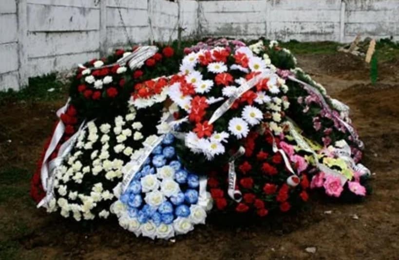 Propunerea preoților din Slimnic: coroanele, înlocuite cu bani pentru familia îndoliată