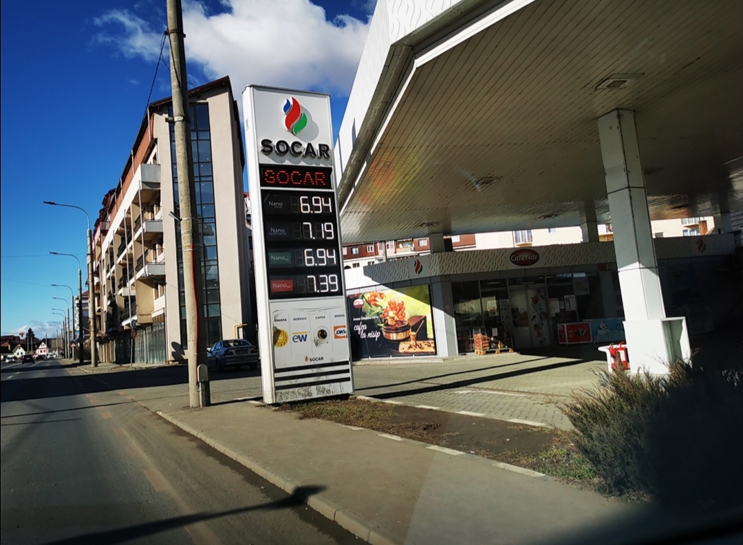 Cât costă benzina și motorina în Sibiu. Prețurile au crescut și cu 25 – 30 de bani/ litru, în ultima săptămână