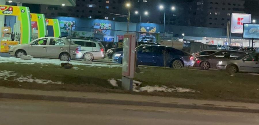 VIDEO| Blocaj pe Șaguna, din cauza șoferilor care așteaptă la benzinării