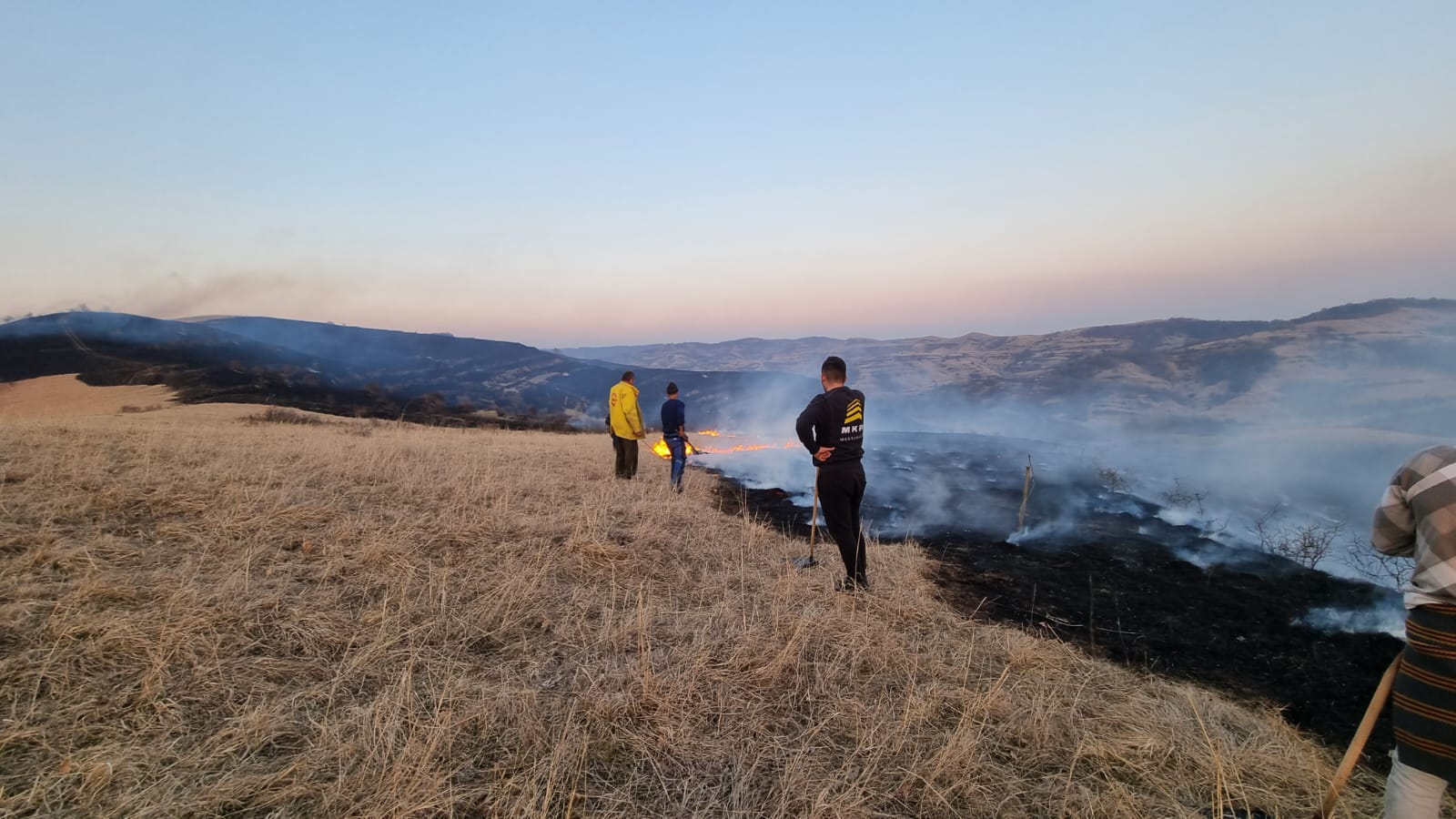 VIDEO| Micăsasa, în flăcări: două incendii de proporții într-o singură azi
