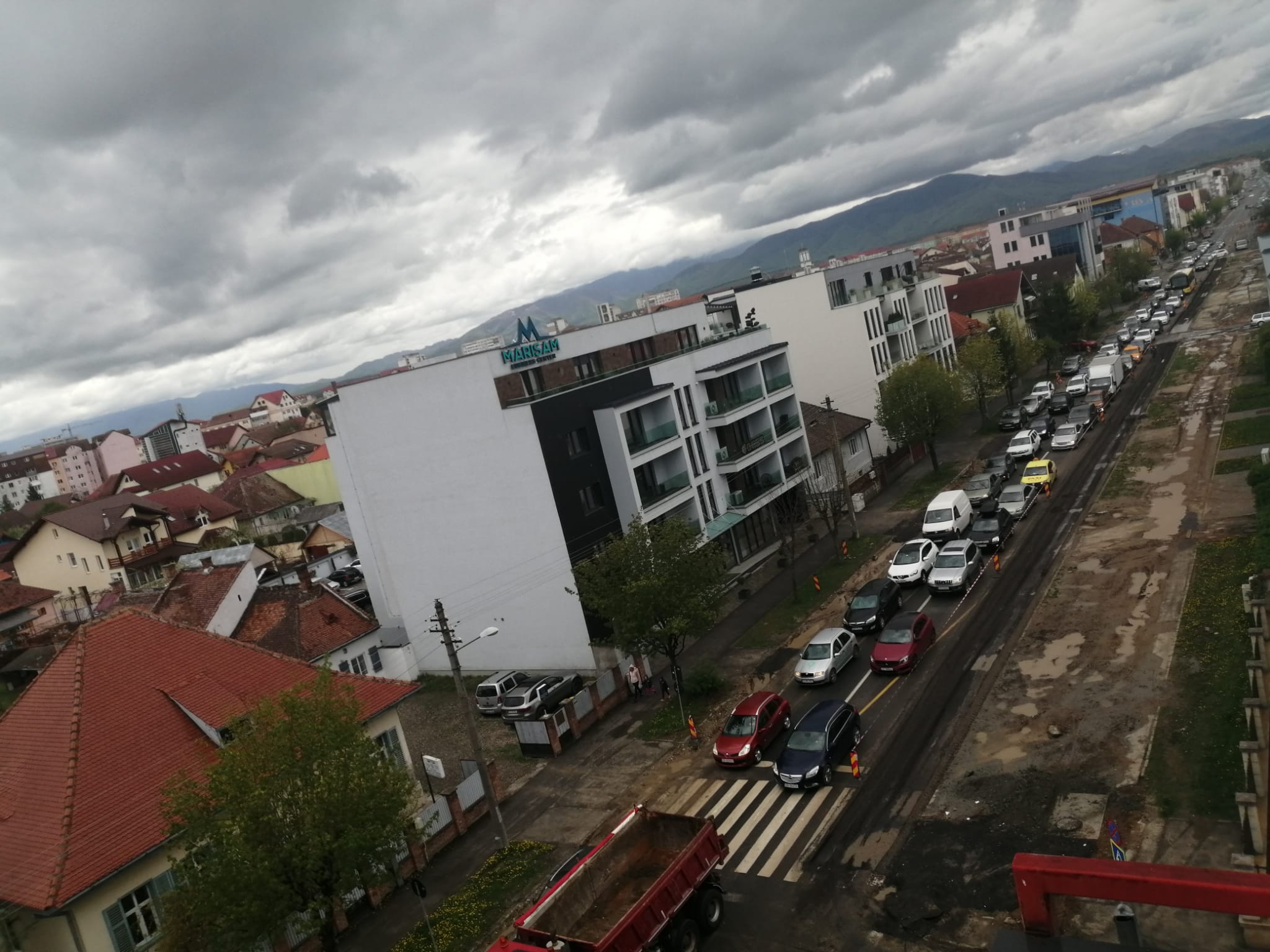 VIDEO| Trafic de coșmar pe Calea Dumbrăvii. Șoferii au nevoie de nervi de oțel