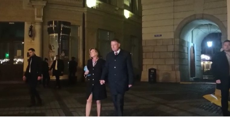 VIDEO| Klaus Iohannis, la slujba de Înviere în Sibiu: „Să ne rugăm pentru cei care, din păcate, suportă ororile războiului!”