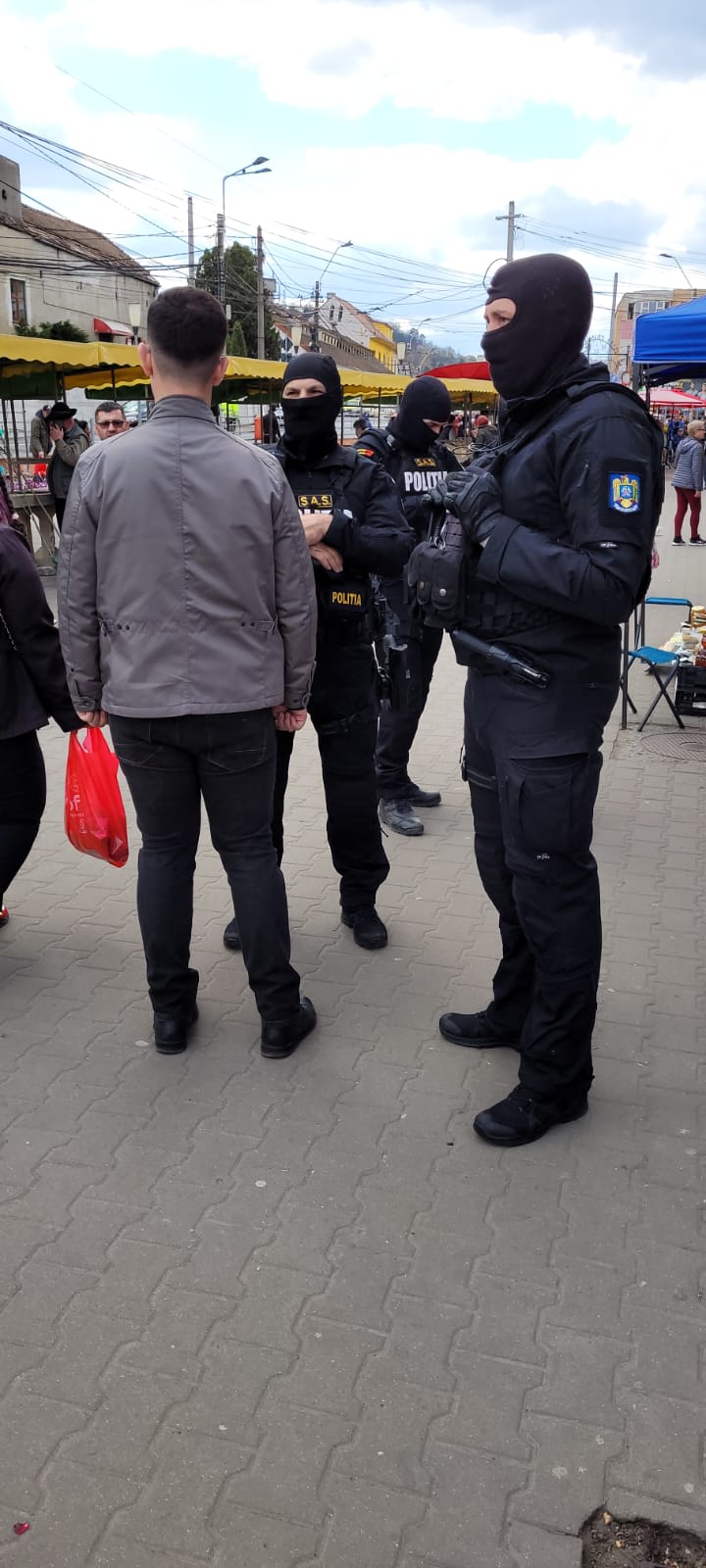 Produsele contrafăcute, în atenția polițiștilor. Articole în valoare de peste 24.000 de euro, ridicate