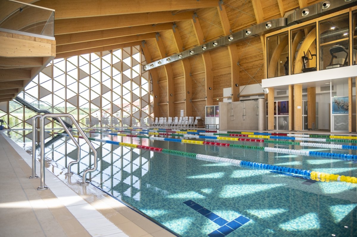 Inedit la Cisnădie: elevii pot merge la ora de sport la Aria Măgura, unde au parte de cursuri de înot gratuite