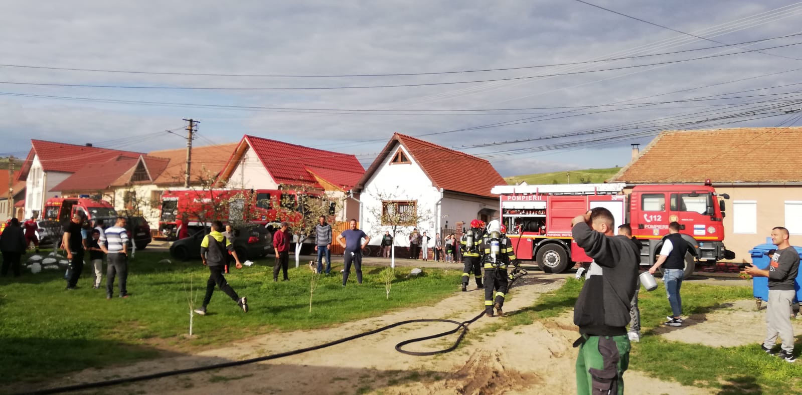 Incendiu la un garaj din Hamba. O femeie, cu atac de panică