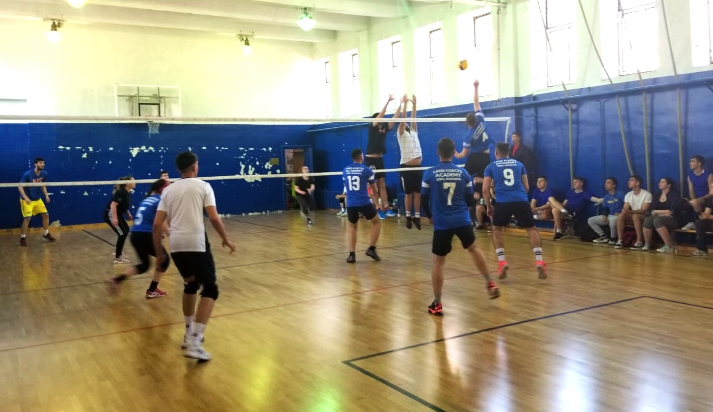 Studenții s-au întrecut în ”Cupa Primăverii” la volei