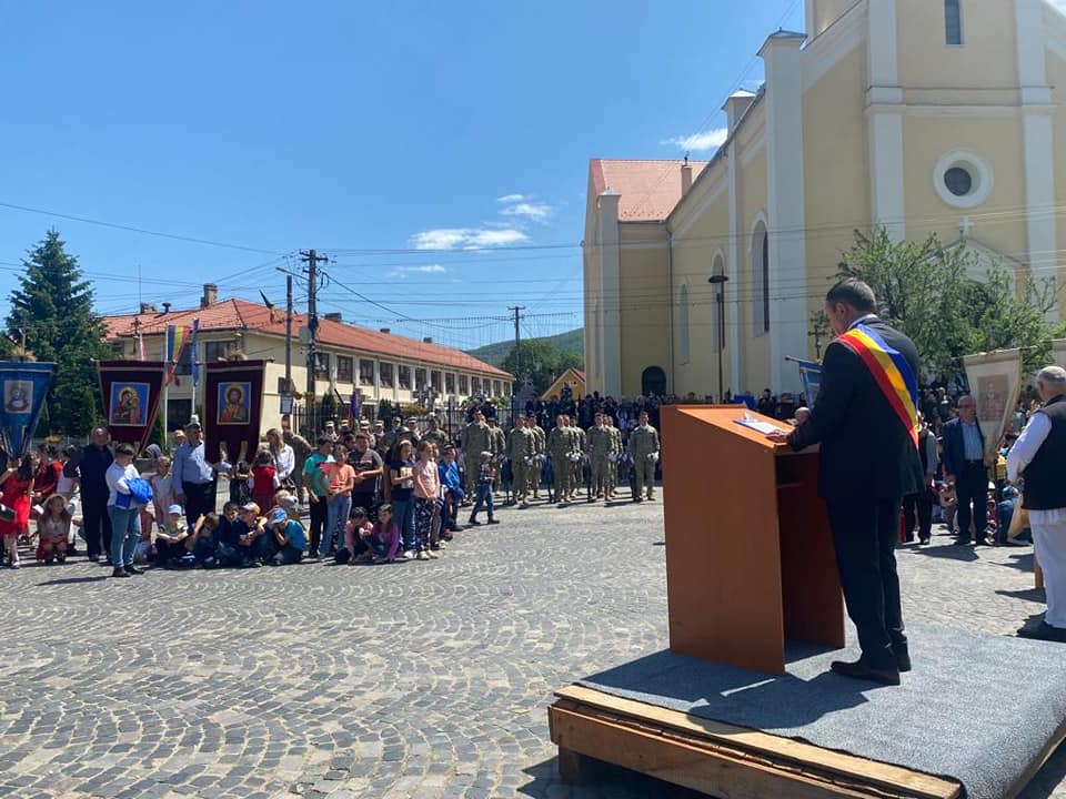 VIDEO| Gurănii și-au omagiat eroii. Primarul Gheorghe Călin: „Să ne cinstim eroii și istoria, dar să trăim prezentul și viitorul cu responsabilitate!”