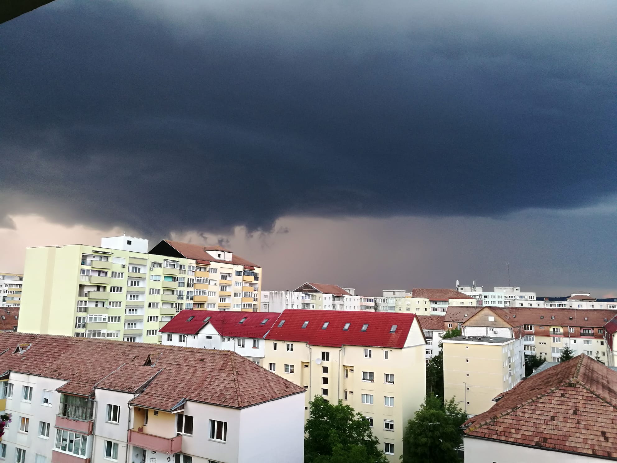 FOTO| Fenomene meteo extreme în Sibiu. Imagini spectaculoase surprinse de un localnic