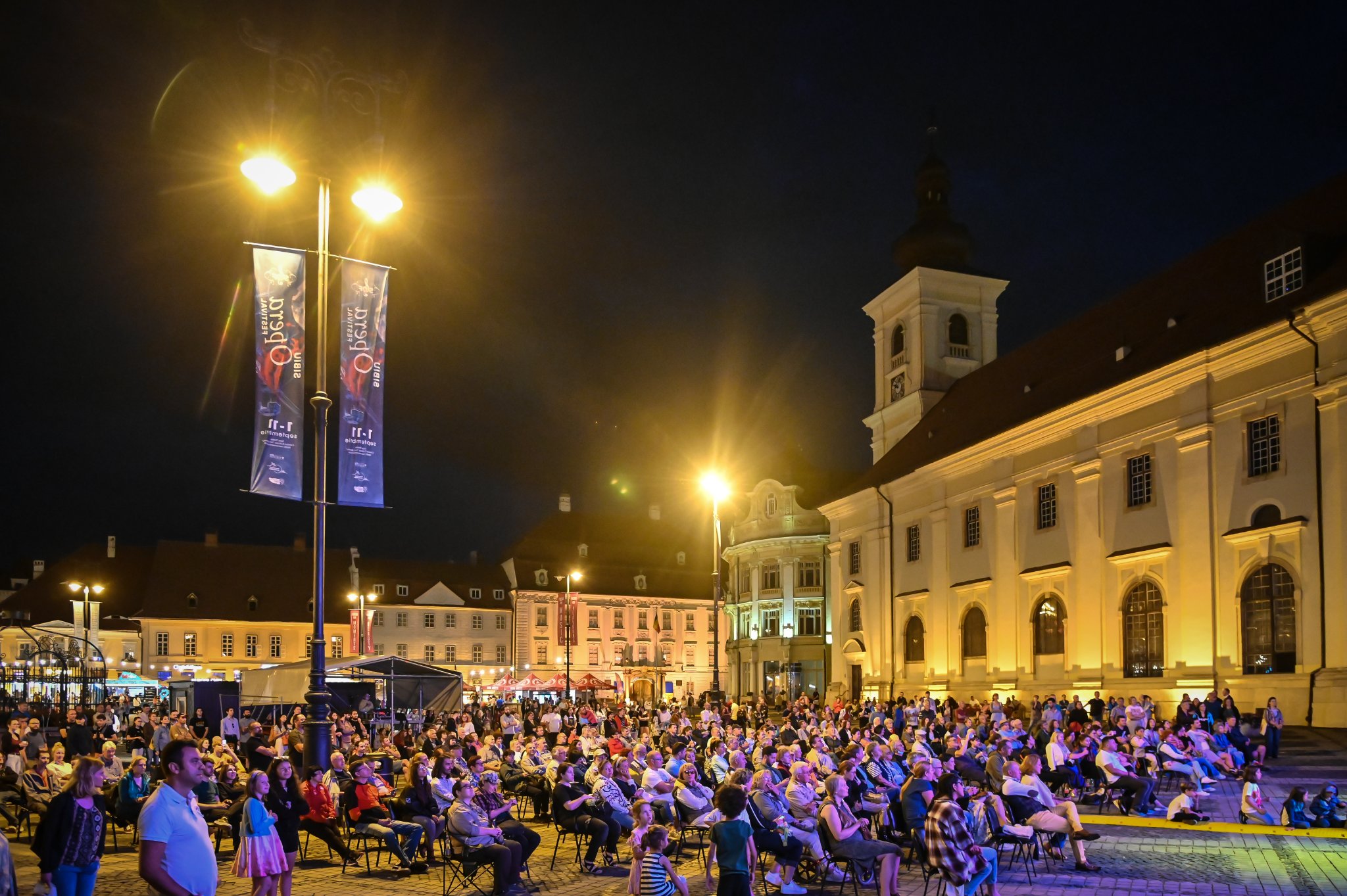 VIDEO| Mii de sibieni i-au adus tribut, pe ritmuri de jazz, lui Billie Holiday, în Piața Mare