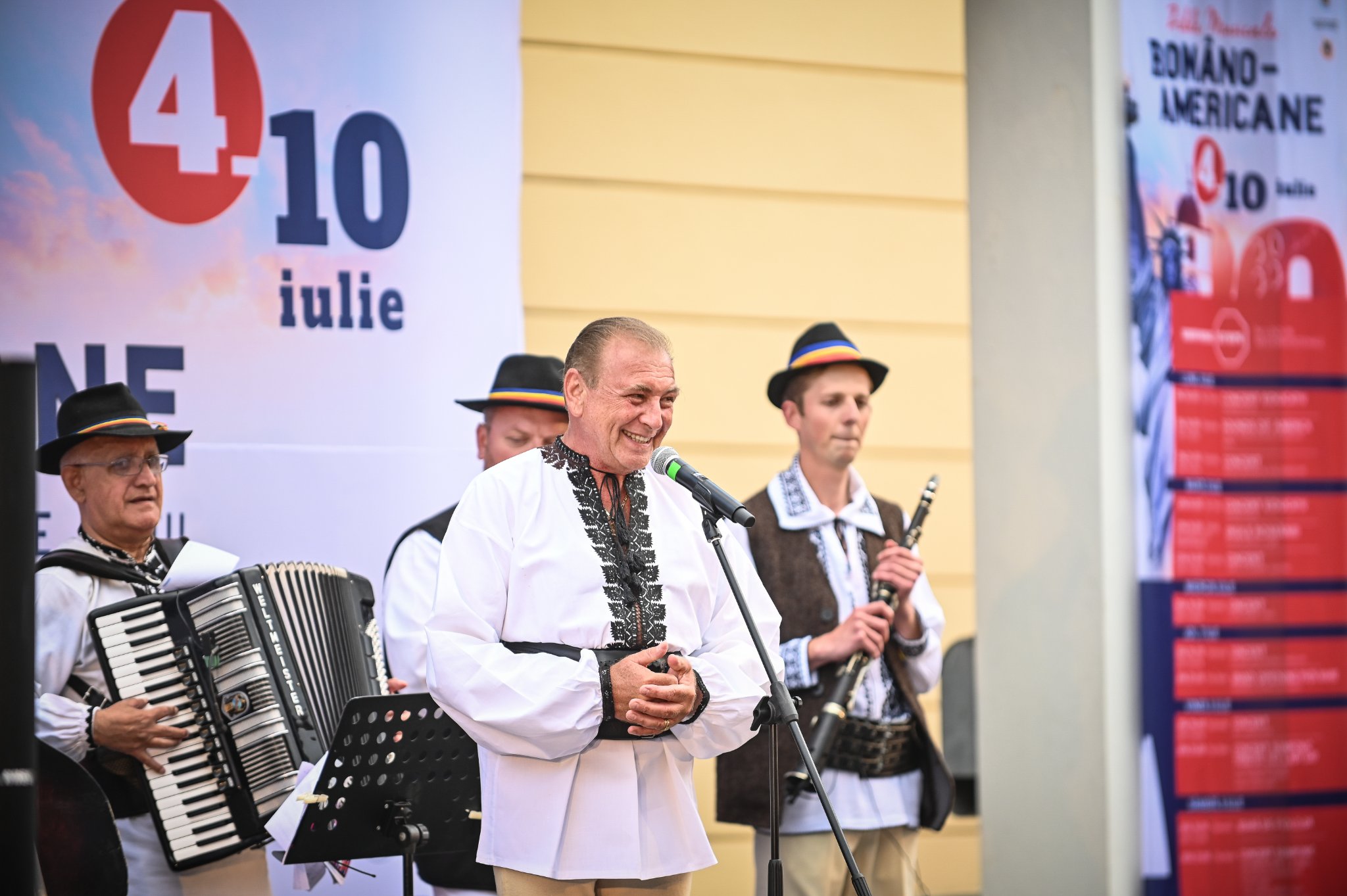 VIDEO| „Așa-i românul!” a răsunat pe Esplanada Filarmonicii. Nicolae Furdui Iancu: „Publicul sibian nu se dezminte, iubește folclorul adevărat!”