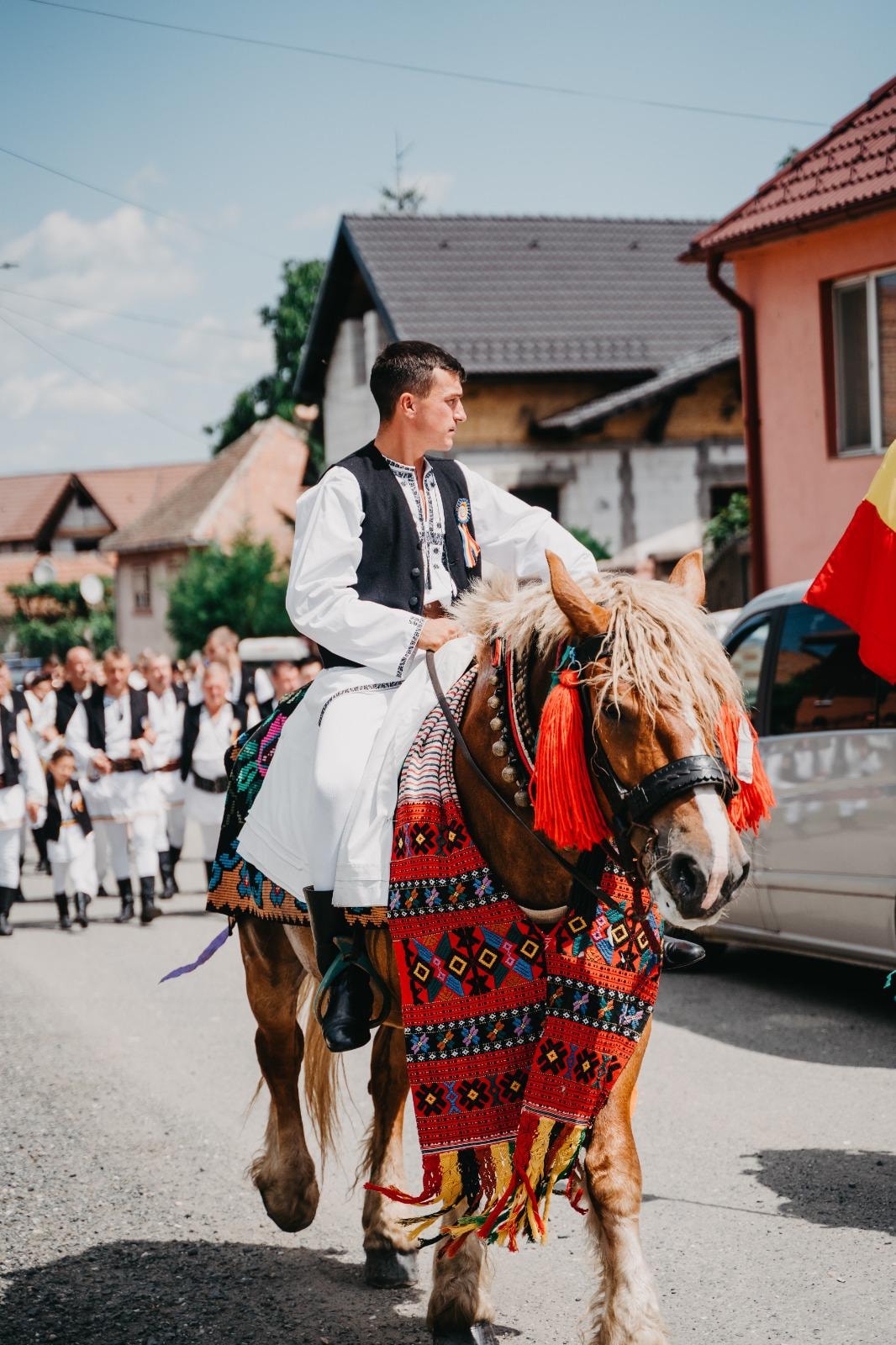Deputatul Raluca Turcan, despre întâlnirea fiilor satului Sebeșu de Sus: „Mă bucur de fiecare dată când văd tineri care preiau și prețuiesc folclorul și tradițiile românești!”