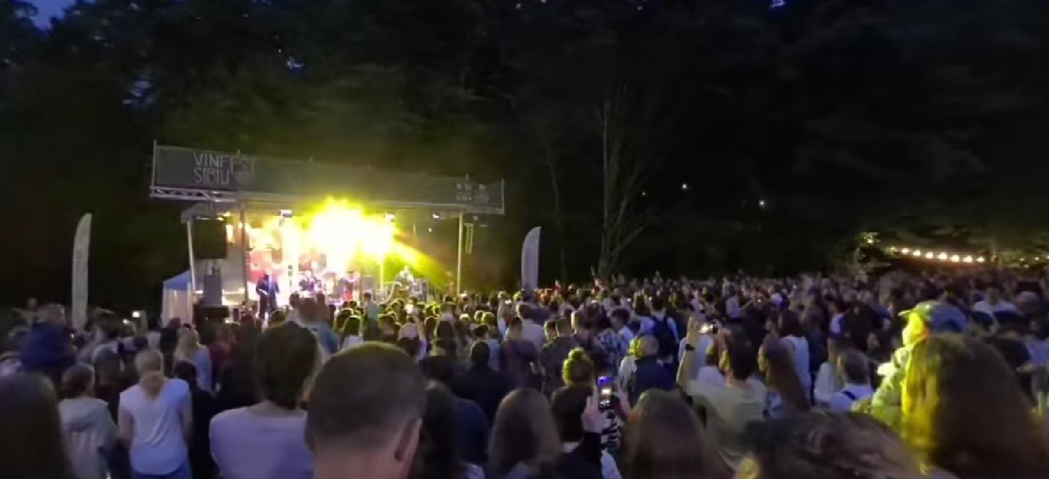 VIDEO| Concert Zdob și Zdub, în deschiderea Vinfest din Muzeul ASTRA. Directorul Ciprian Ștefan: „O seară faină, distracție plăcută și mulțumesc tuturor celor care au fost alături de noi!”