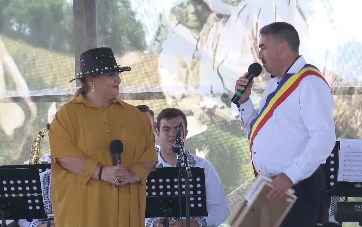 „Sus pe muntele din Jina”, la vârsta de aur. Junii Sibiului, spectacol de excepție: „Tatăl meu nu a lipsit de la prima ediție până la a 20-a!”