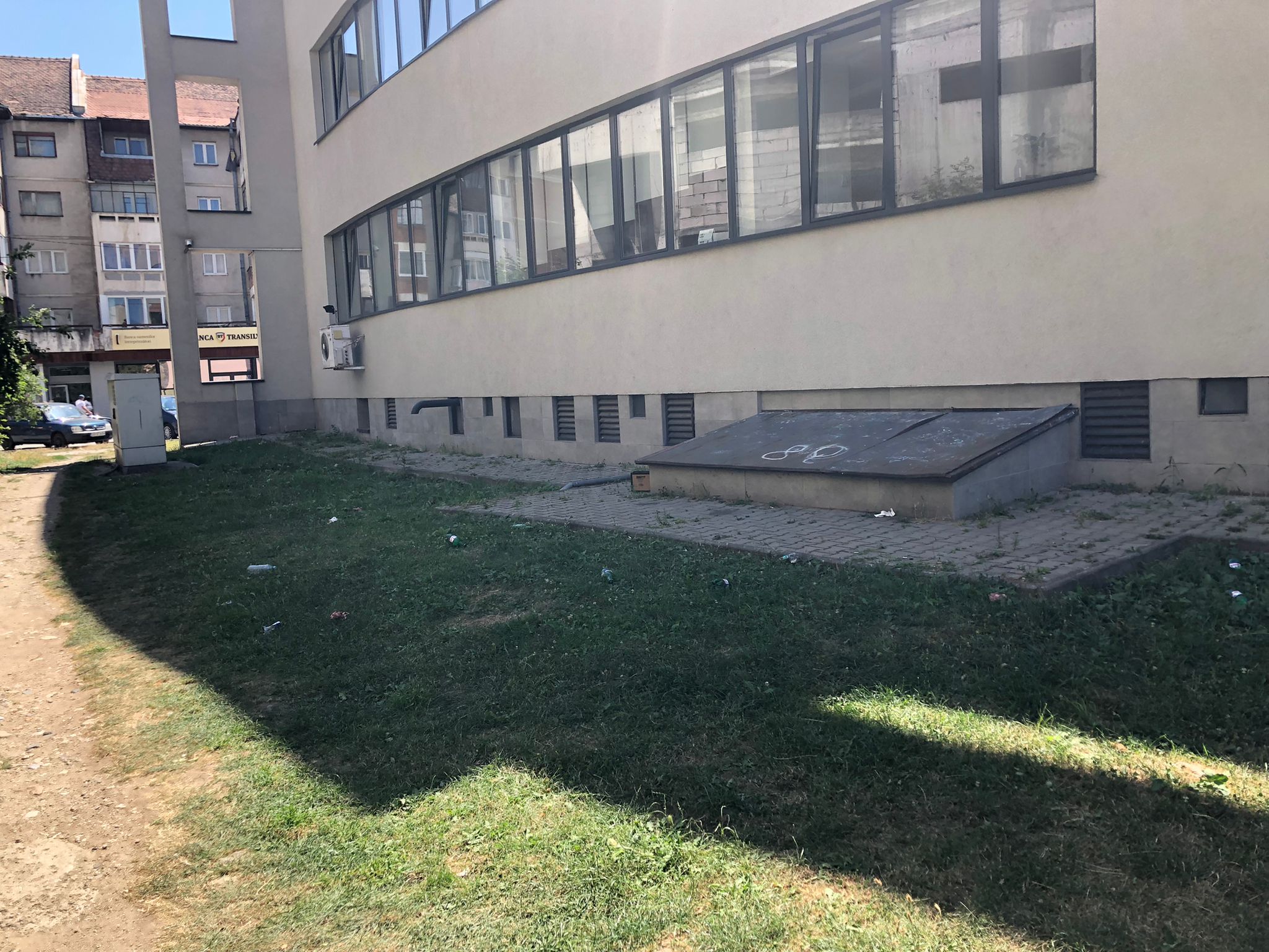 FOTO| Cine a amenajat o groapă de gunoi în centrul Sibiului?