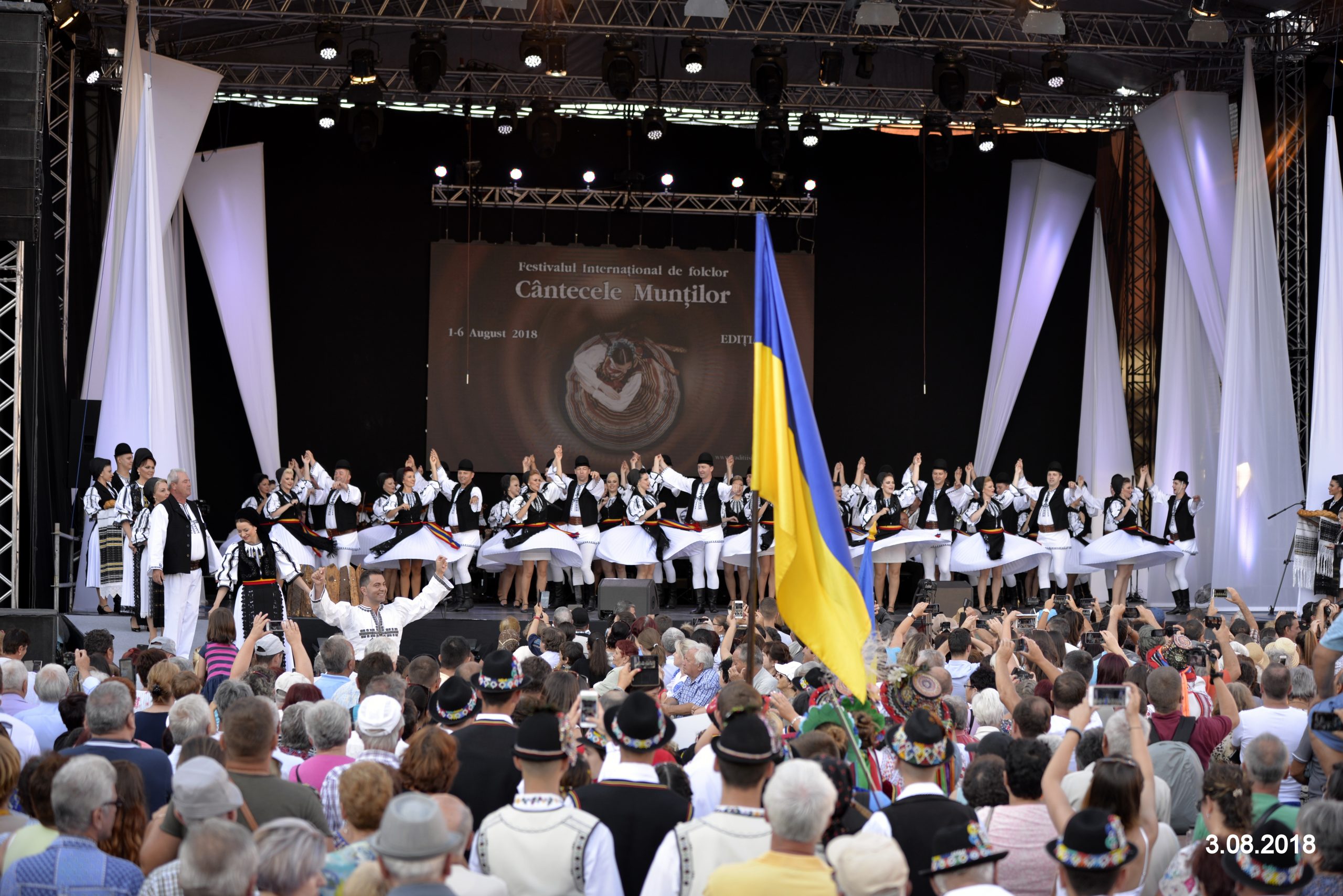 Loredana și Junii Sibiului, spectacol la „Cântecele Munților”. Silvia Macrea: „Melodii reprezentative din folclorul românesc, cântece lăutărești se vor împleti cu dansuri!”
